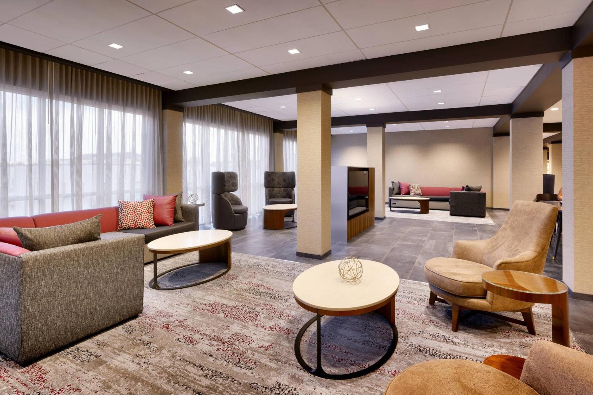 ホテル Courtyard By Marriott Atlanta Duluth Downtown エクステリア 写真