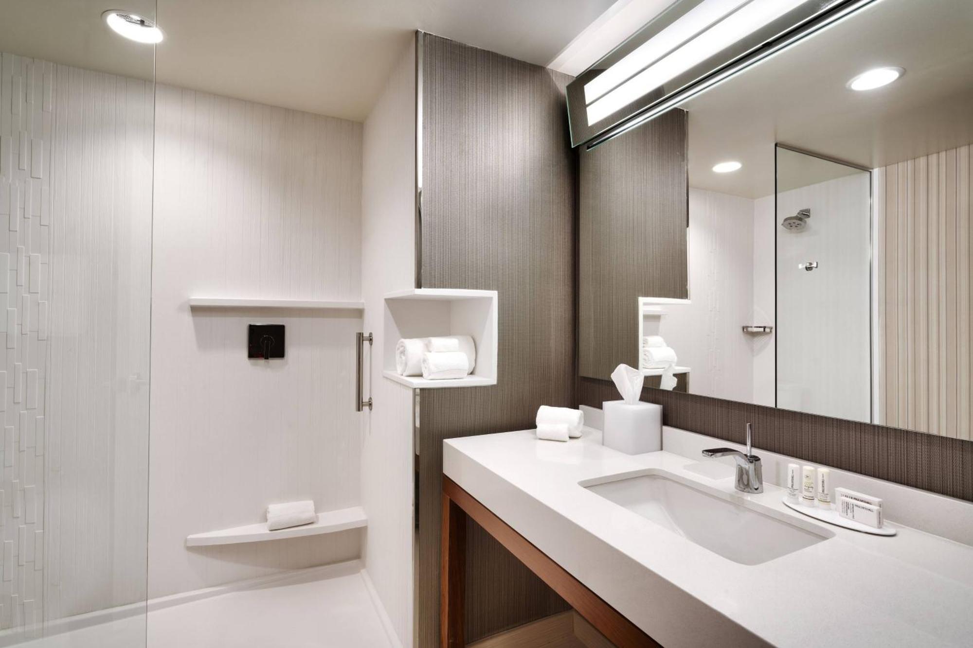 ホテル Courtyard By Marriott Atlanta Duluth Downtown エクステリア 写真