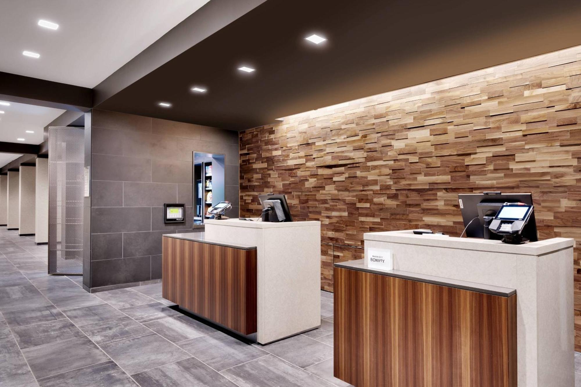ホテル Courtyard By Marriott Atlanta Duluth Downtown エクステリア 写真