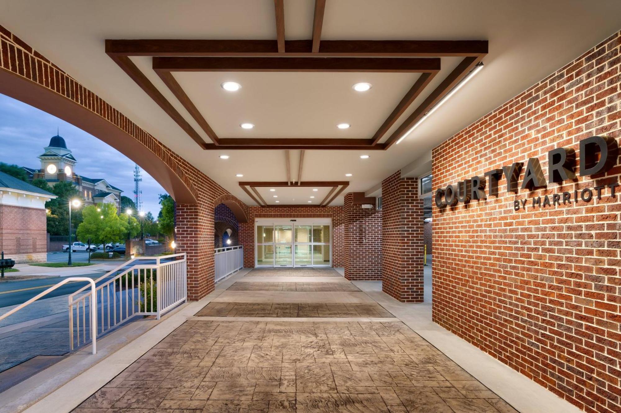 ホテル Courtyard By Marriott Atlanta Duluth Downtown エクステリア 写真