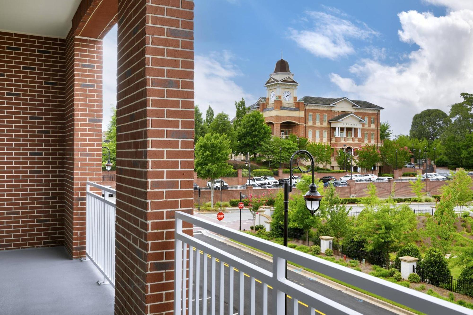 ホテル Courtyard By Marriott Atlanta Duluth Downtown エクステリア 写真