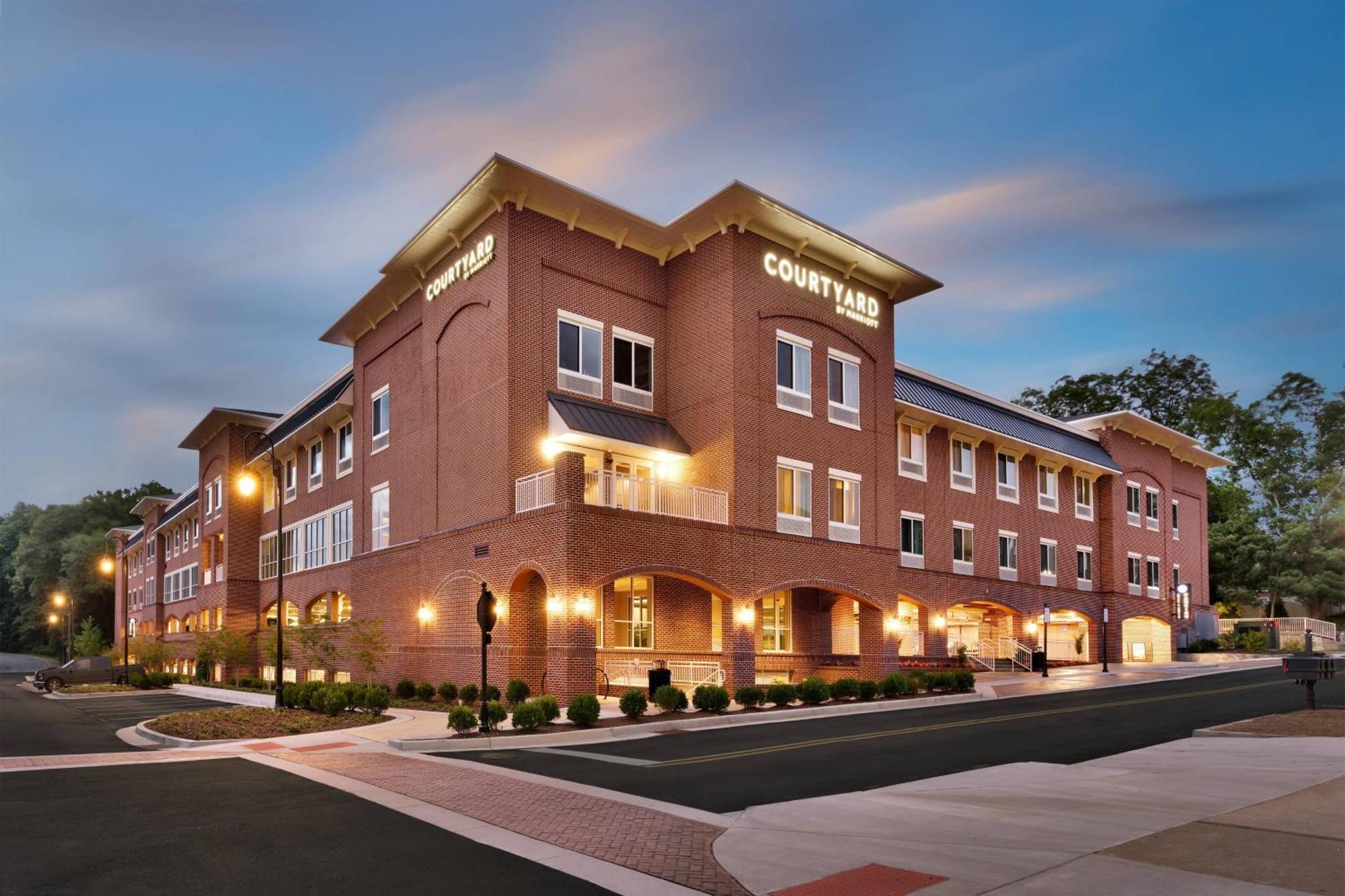 ホテル Courtyard By Marriott Atlanta Duluth Downtown エクステリア 写真